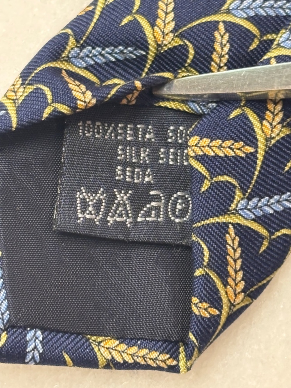 Burberry London Silk Tie Navy Blue Gold Wheat Stalk Pattern Luxury Necktie - Picture 6 of 8